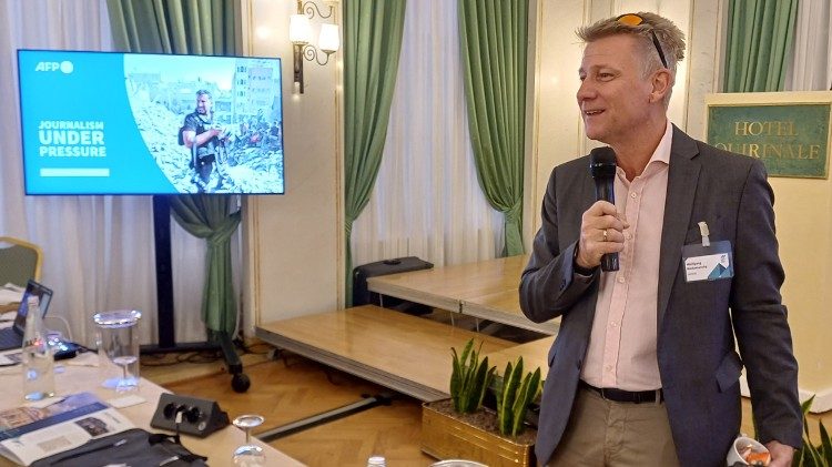 El director de MINDS, Wolfgang Nedomansky, durante la conferencia en el Hotel Quirinale.