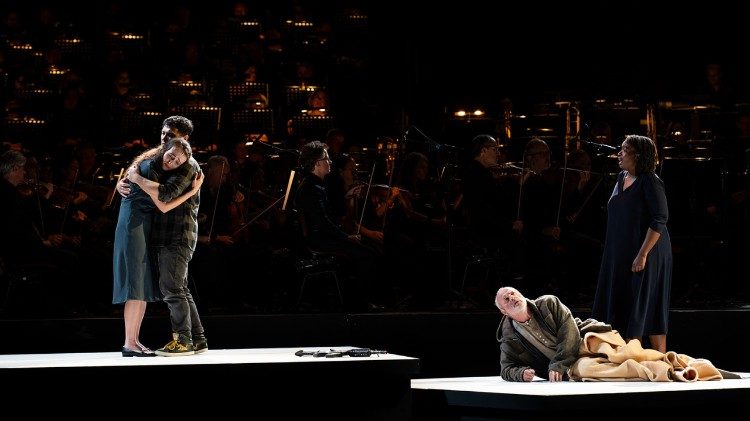 Una scena di "Adriana Mater" al Teatro dell'Opera di Roma