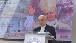 2025.10.11 Askofu Mkuu Francisco Javier Pistilli Scorzara,Chansela wa Chuo Kikuu Katoliki cha Mama Yetu Mpalizwa akisoma ujumbe wa Papa Leo XIV.