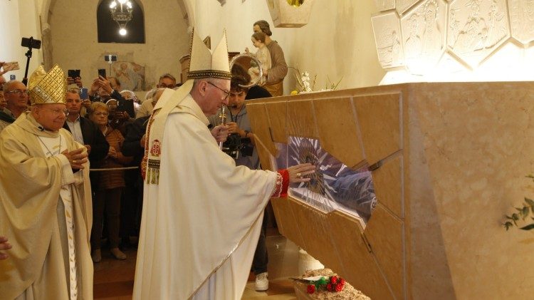 Kardynał Pietro Parolin modlił się także przy grobie św. Karola Acutisa