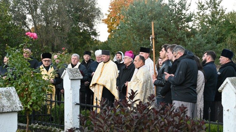 Modlitwa w miejscu pierwszego pochówku błogosławionych