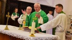 Nadbiskup Mate Uzinić predvodio misu u kastavskoj crkvi sv. Jelene Križarice (Riječka nadbiskupija)