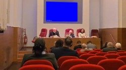 Arcebispo Gallagher na conferência "Fazer-se próximo na esperança”