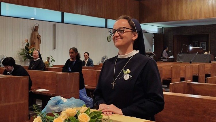 Sr. Katarína Pavelová SSpS  v Ríme pri 25. výročí svojich prvých rehoľných sľubov