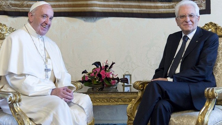 Папа Франциск със Серджо Матарела в Квиринала