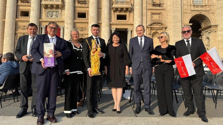 Polska delegacja u Papieża Leona XIV podczas środowej audiencji ogólnej fot. UMWM