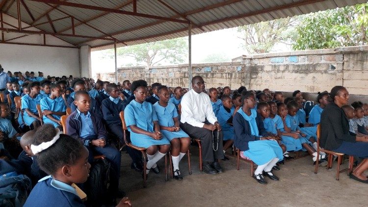 Tarflo students praying the Rosary in Solwezi Diocese