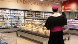 Урачыстае адкрыццё абноўленага ватыканскага супермаркета