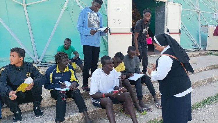 Irmãs Scalabrinianas em ação em Siracusa, na Itália. Foto: Arquivo Província São José - Europa
