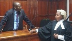 Sơ Immaculate Muthoni và một luật sư đồng nghiệp