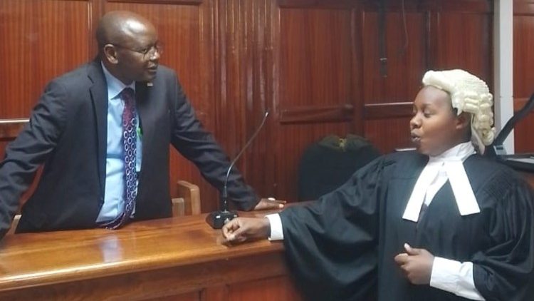 Sơ Immaculate Muthoni và một luật sư đồng nghiệp