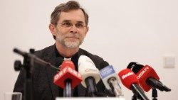 Wiens neuer Erzbischof Josef Grünwidl bei der Pressekonferenz zur Ernennung (Foto: Erzdiözese Wien)