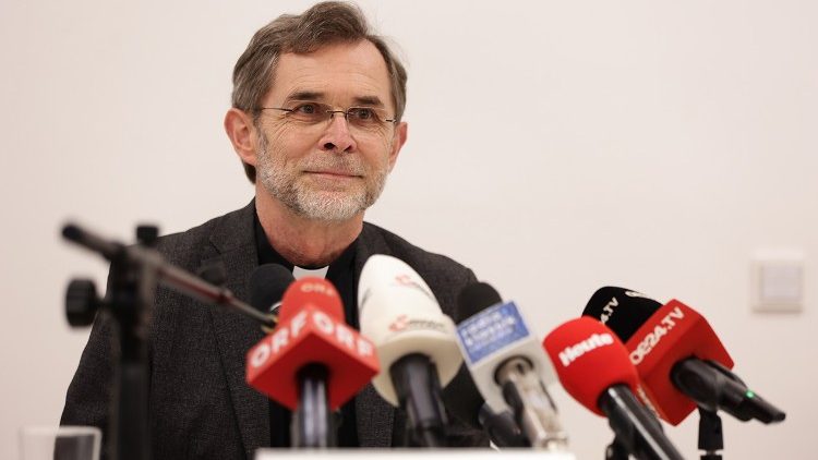Wiens neuer Erzbischof Josef Grünwidl bei der Pressekonferenz zur Ernennung (Foto: Erzdiözese Wien)