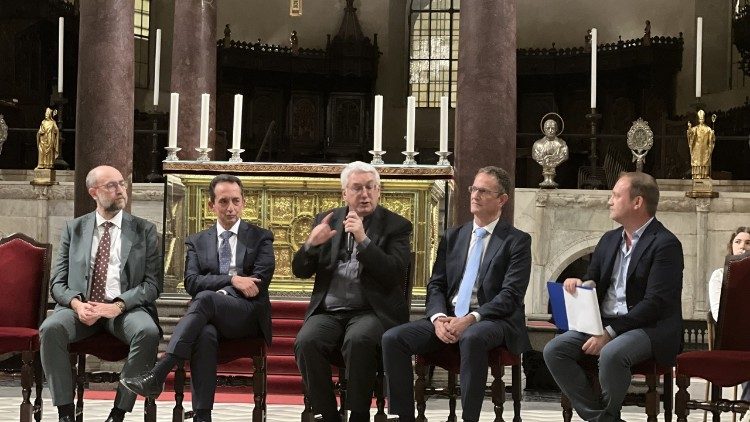 Nella foto da sinistra Filippo Giordano, Giacinto Siciliano, monsignor Luca Bressan, Massimiliano Menichetti e Alessio Lasta