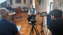 Dom Jaime Spengler durante gravação do documentário