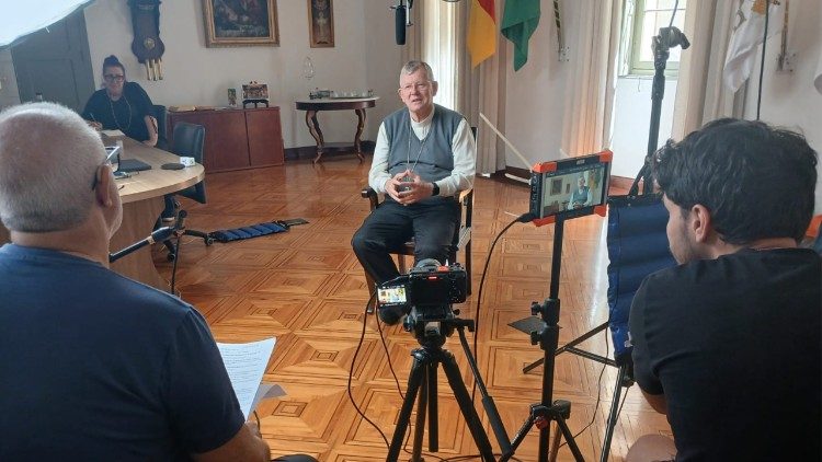 Dom Jaime Spengler durante gravação do documentário