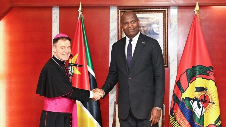 Núncio Apostólico em Moçambique, Dom Luís Miguel Muñoz Cárdaba encontra o Presidente da república de Moçambique, Daniel Francisco Chapo