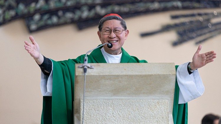 Kardinal Luis Antonio Taqle Bakının Müqəddəs Məryəm katolik kilsəsində