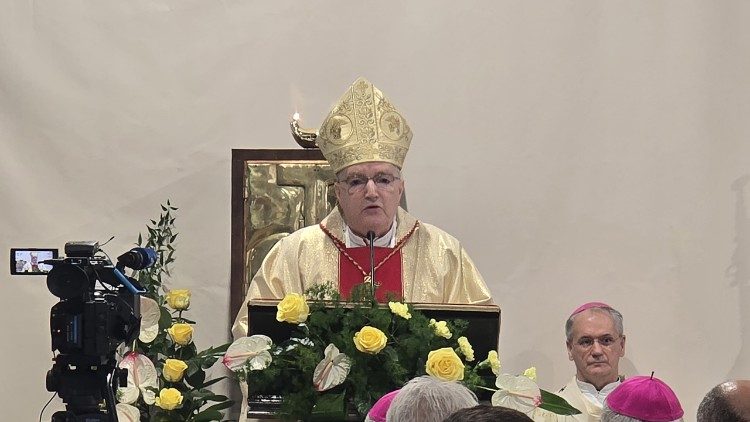 Kardinal Josip Bozanić zahvaljuje na kraju misnoga slavlja o 50. obljetnici svećeničkog ređenja