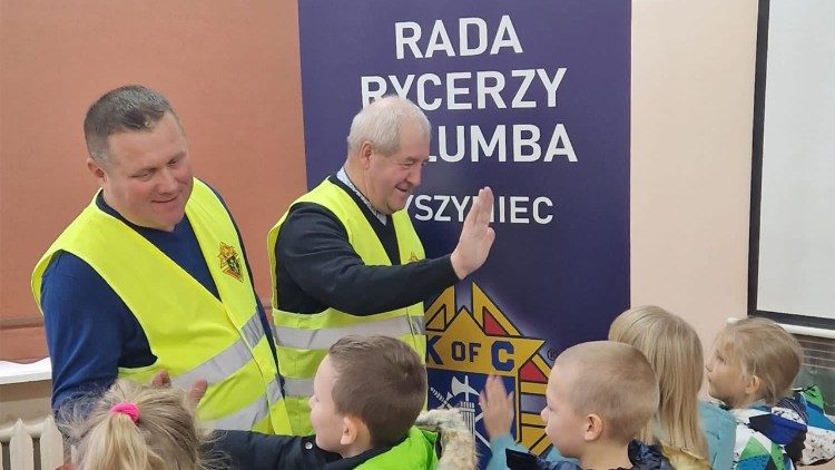 Tylko w sezonie 2024/25 rozdano na Ukrainie blisko 3 tysiące kurtek, a ogółem ponad 10 tysięcy trafiło do dzieci w Polsce i na Ukrainie