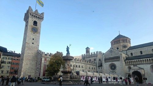 Trento, piazza Duomo durante "Autumnus"