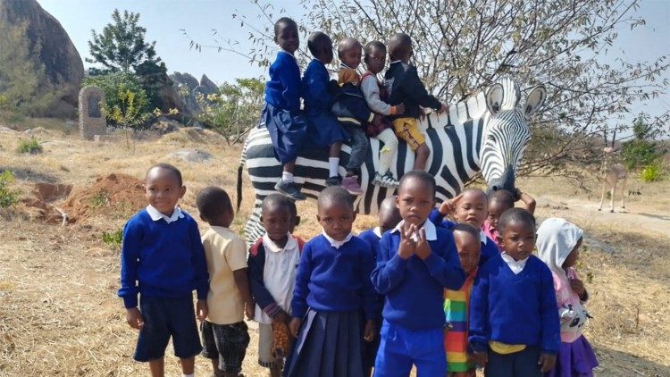 Záber misionára Petra Majerníka z Tanzánie 