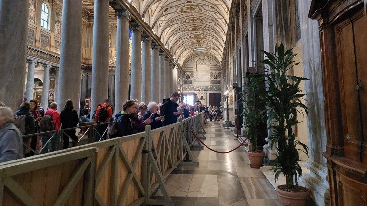 La fila para poder rendir homenaje al Papa Francisco