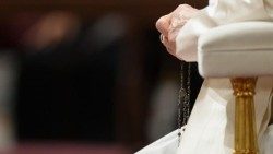 I Papi e la preghiera per la pace. Un "grido" che esorta a lasciar cadere le armi.