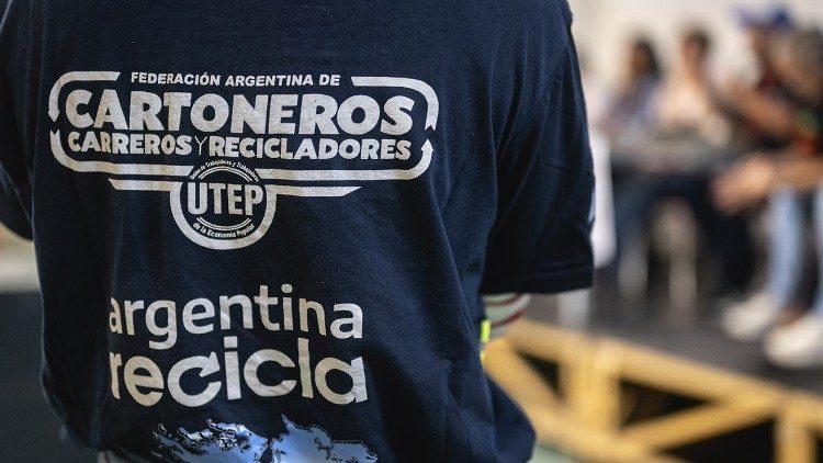 Movimenti popolari, i "cartoneros" a Roma: voce dei lavoratori invisibili