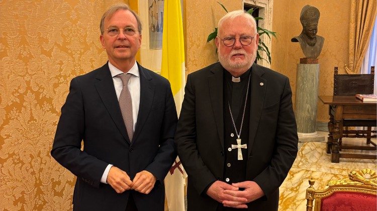 Der Beauftragte der deutschen Bundesregierung für Religions- und Weltanschauungsfreiheit, Thomas Rachel MdB, und der vatikanische Außenbeauftragte, Erzbischof Paul Richard Gallagher