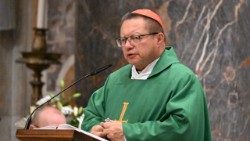 Kard. Ryś podczas Mszy przy grobie św. Jana Pawła II 