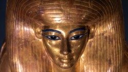 Sarcofago antropoide esterno di Tuya, XVIII dinastia, Nuovo Regno, regno di Amenhotep III, Legno rivestito di stucco dorato Luxor, Valle dei Re, Tomba di Yuya and Tuya Il Cairo, Museo Egizio, Fotografia di Massimo Listri