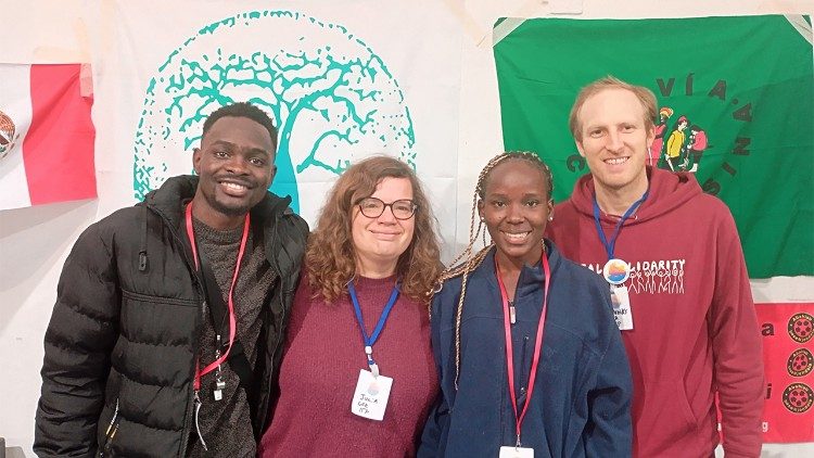 Teilnehmer am 5. Welttreffen der Sozialen Bewegungen in Rom (Münsteraner Institut für Religion und Politik mit Teilnehmern aus Uganda, 2.v.l. Geschäftsführerin Julia Lis) 