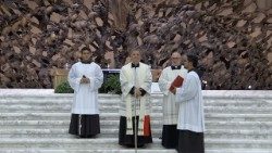 La preghiera iniziale e momento introduttivo dei partecipanti al Giubileo delle Equipe Sinodali