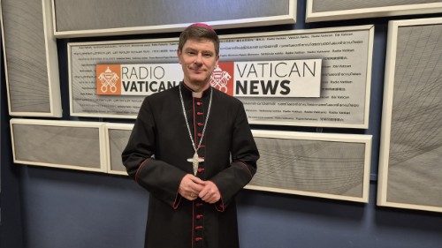 Biskup kijowski: solidarność Polak&oacute;w to światło w ciemności