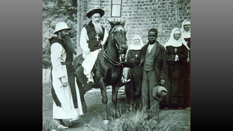 Abbot Francis Pfanner on horseback with Fr. Wolfgan the Missionary sisters of the Precious Bloofìd CPS and Paul