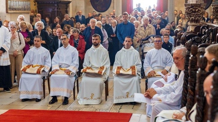 Novi đakoni u trogirskoj katedrali