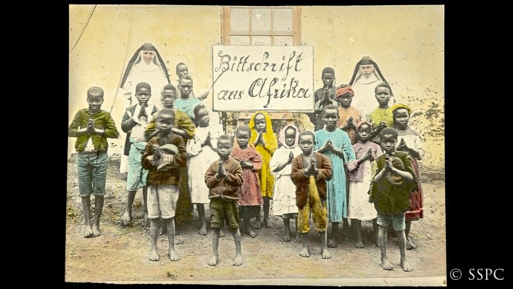 Bittschrift aus Afrika, Jahr unbekannt. Das bis heute gängige Klischee des „armen Afrikas“ hat in der Missionswerbung einen seiner Ursprünge. Aus der Sammlung Ledochowska. 