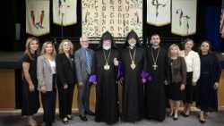  Մեծի Տանն Կիլիկիոյ Ն.Ս.Օ.Տ.Տ. Արամ Ա. Վեհափառ Հայրապետը Լոս Անճելըսի մէջ 