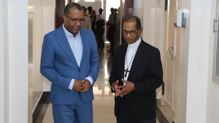 Cardeal Dom Arlindo Furtado com o Ministro, Amadeu Cruz