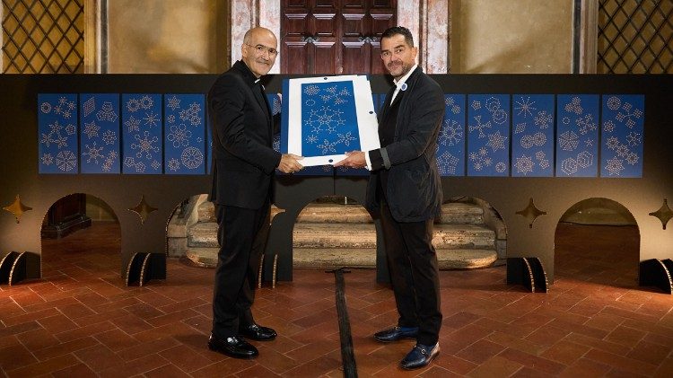 Il cardinale José Tolentino de Mendonça e l'artista Adriano Attus