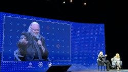 Författaren Jon Fosse vid konferens i Vatikanen i samband med utbildningsvärldens jubelårsfirande