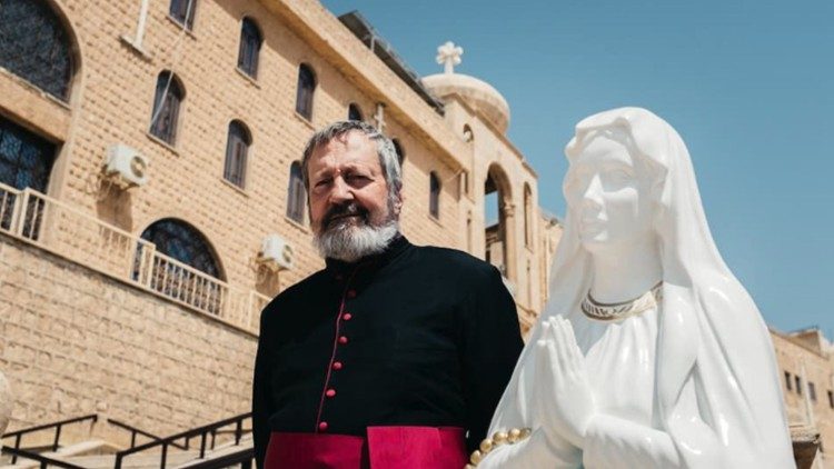 Mgr Paascal Gollnisch, à Bagdad en 2021, lors du voyage du Pape François.