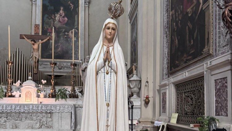 La statua della Madonna di Fatima pellegrina nelle carceri