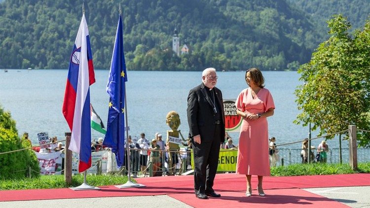 El arzobispo Gallagher en el Foro Estratégico de Bled en Eslovenia