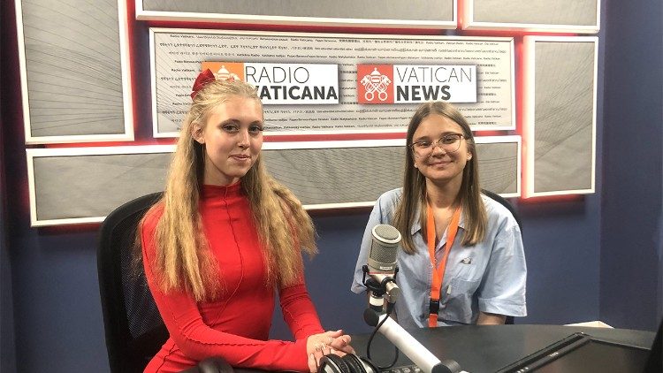 Veronika e Oleksandra negli studi di Radio Vaticana