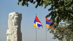 Յուշակոթողի բացումը՝ «Եռաբլուր» զինուորական պանթէոնին մէջ