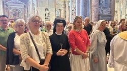 2025.09.04 Uczestnicy Mszy św. przy grobie św. Jana Pawła II (ks. Paaweł Rytel-Andrianik)