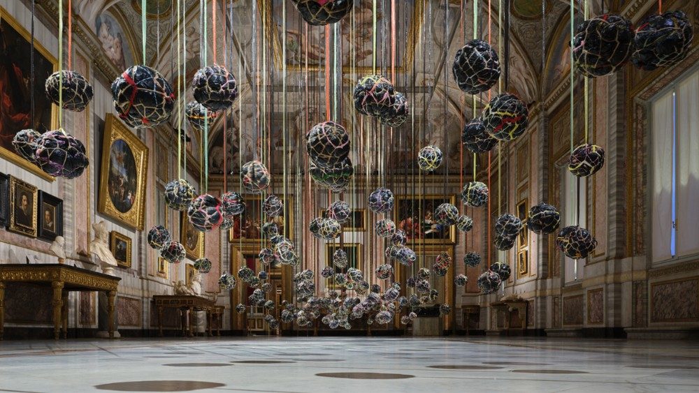 Galleria Borghese. Wangechi Mutu. Poemi della terra nera, Suspended Playtime © Galleria Borghese, foto Agostino Osio