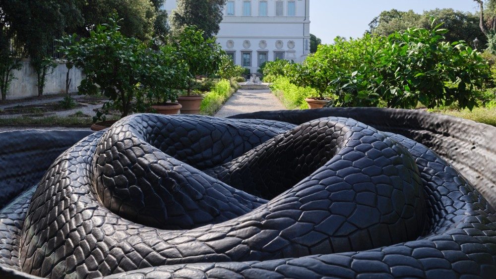 Galleria Borghese. Wangechi Mutu. Poemi della terra neNyoka © Galleria Borghese, foto Agostino Osio